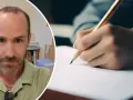 Man med skägg och en hand som skriver med penna. Kanske övar på 100 svårstavade ord.