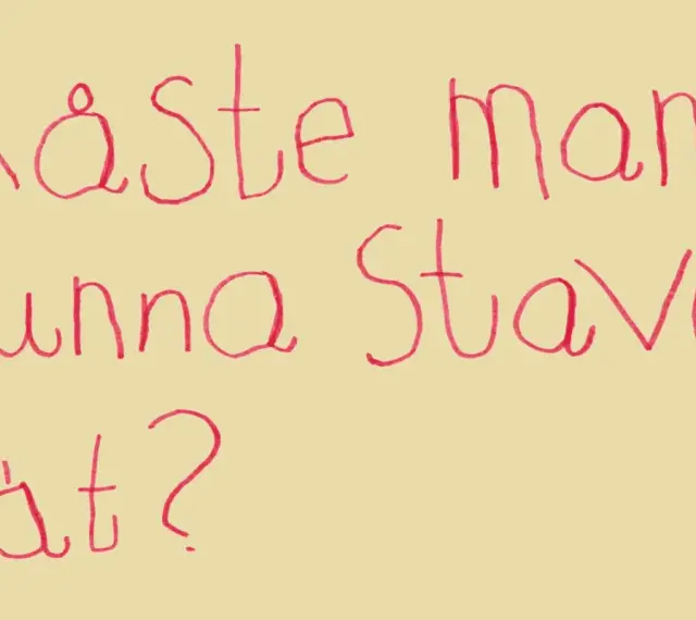 Måste man kunna stava rätt? En noggrann fråga med röd text på gul bakgrund.